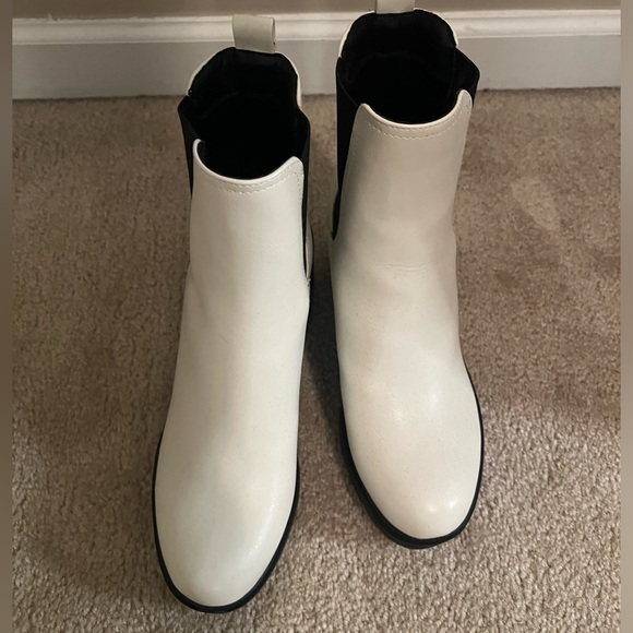 Nine West Womens Quies Chelsea Heeled Booties 👢 - Picture 2 of 15